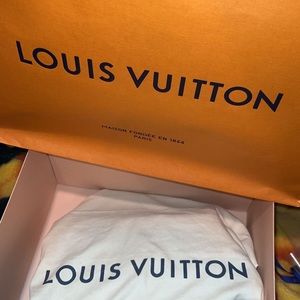 Womens Louie Vuitton twist purse black/purple